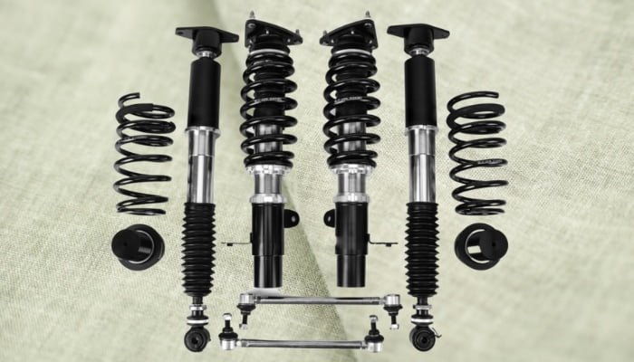 how many struts does a car have