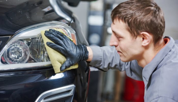 cleaning car headlight